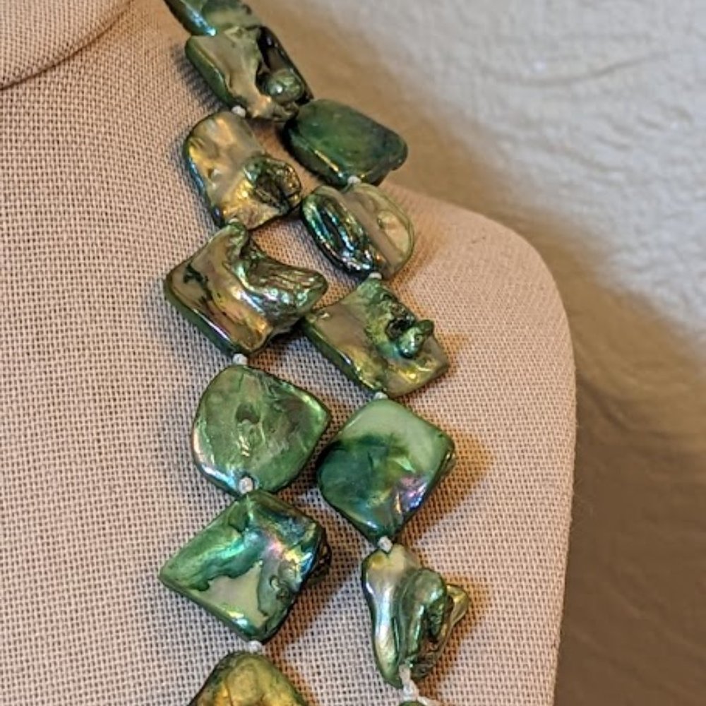 Long Green Shell Necklace - Picture 4 of 9